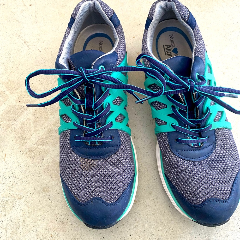 Nursing shoes size 9